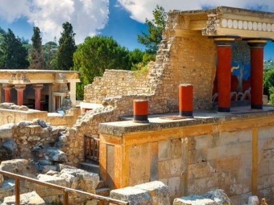 Tham quan cung điện Knossos - kỳ quan kiến trúc nổi tiếng Hy Lạp